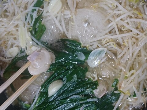 【ホットプレート鍋】福岡人の醤油ベースのもつ鍋